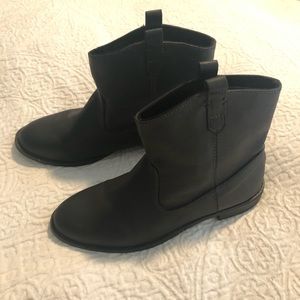 NWOT Old Navy Ankle Boots Black